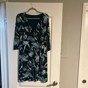 ANN TAYLOR Dark Green Sheath Dress V-neck 3/4 Sleeve